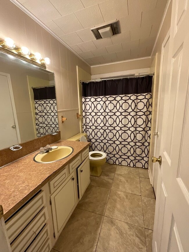 Building Photo - 706 Martin Luther King Dr