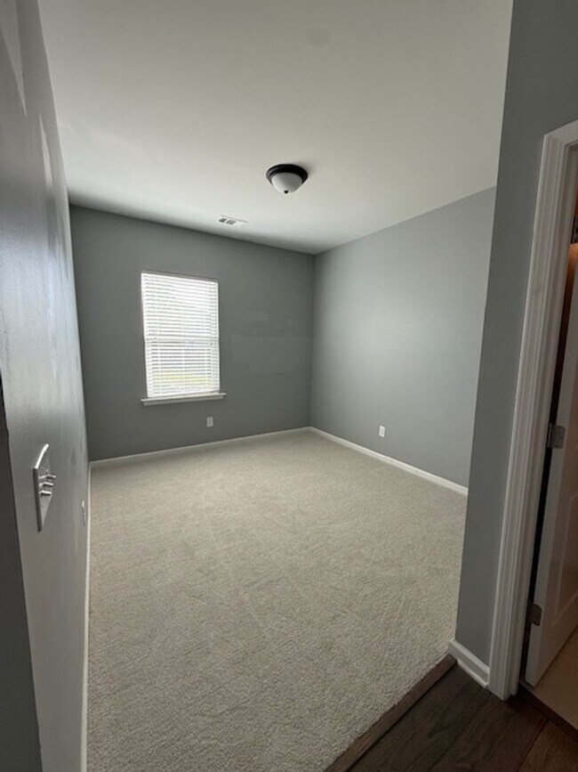 Building Photo - Beautiful 4BR Home in Shadow Moss – Available Now!