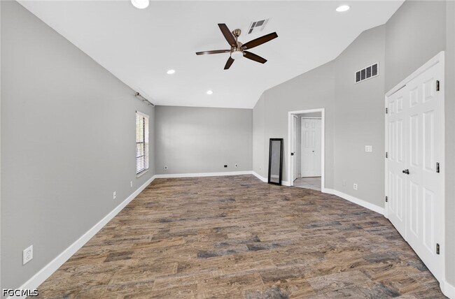 Building Photo - 305 SE 19th Terrace