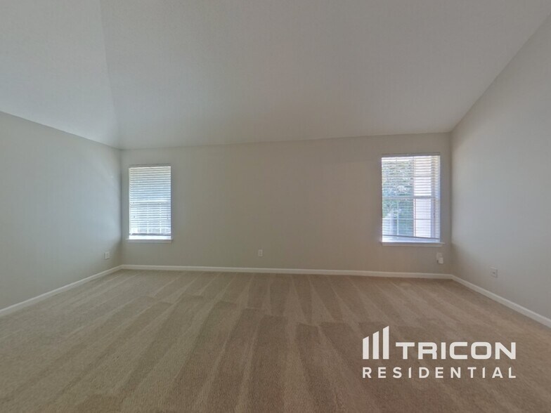 Building Photo - 2880 Chilhowee Dr