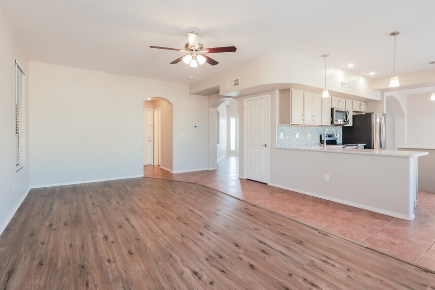 Building Photo - 355 E Camino Del Abeto