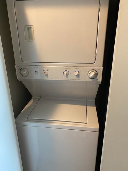 Building Photo - 2080 N Commerce St