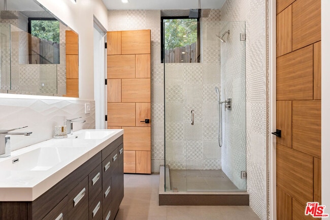 Building Photo - 3712 Broadlawn Dr