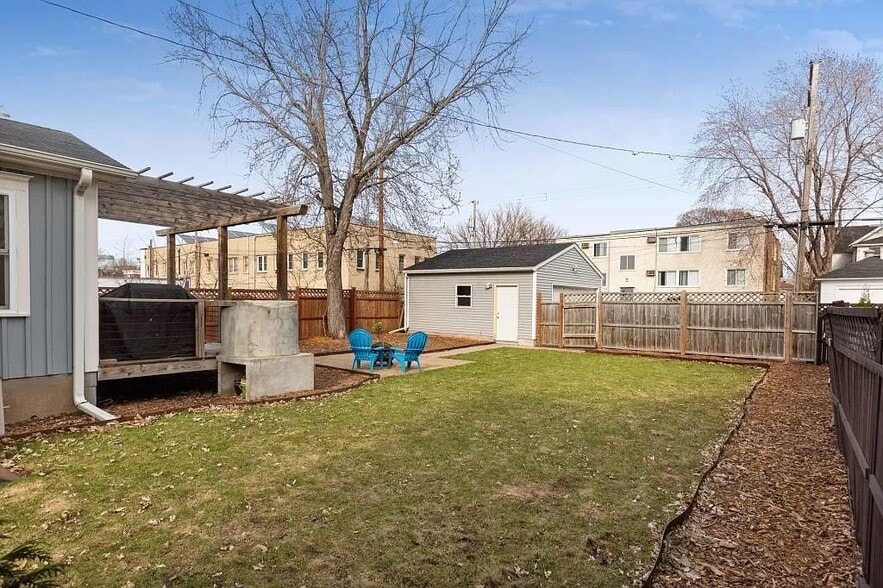 Building Photo - 3017 Harriet Ave