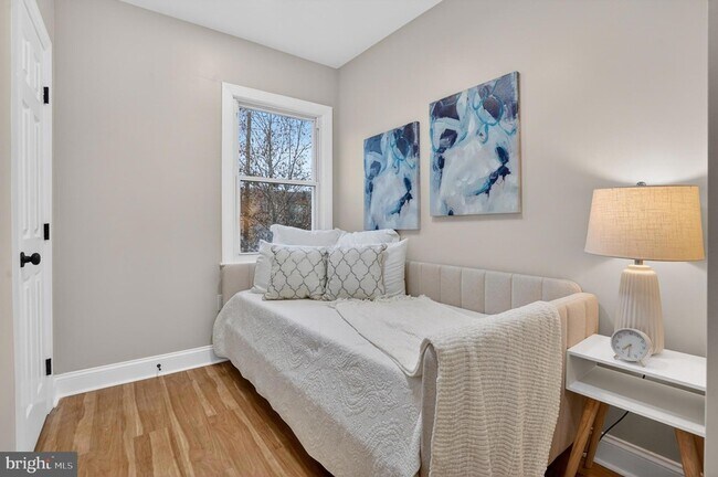 Building Photo - 212 36th St NE