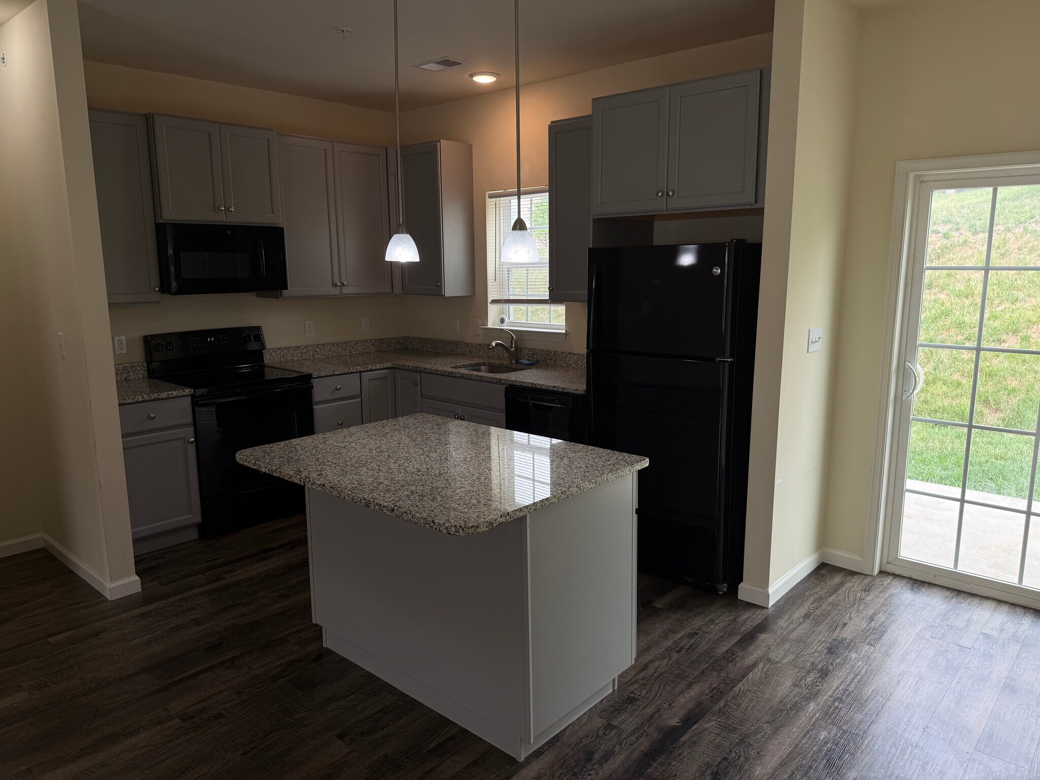 Building Photo - 2070 Arey Ln