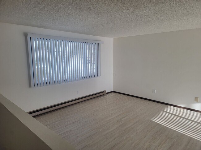 Building Photo - 10512 E Augusta Ave