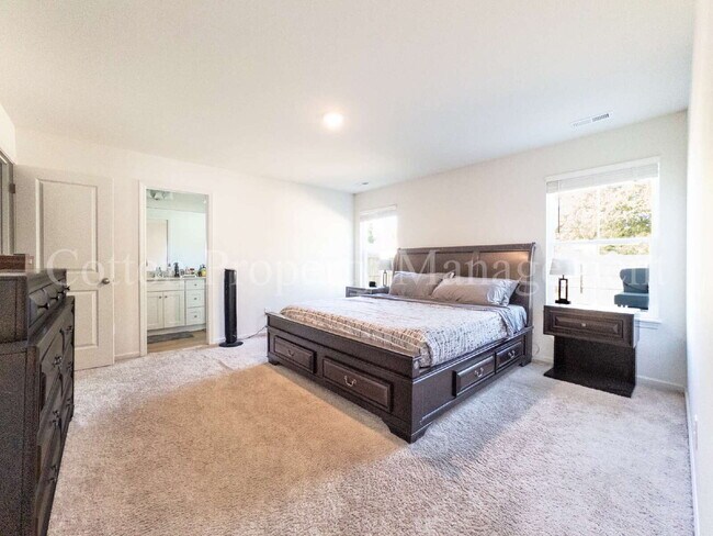 Building Photo - 3083 Day Dream Ln