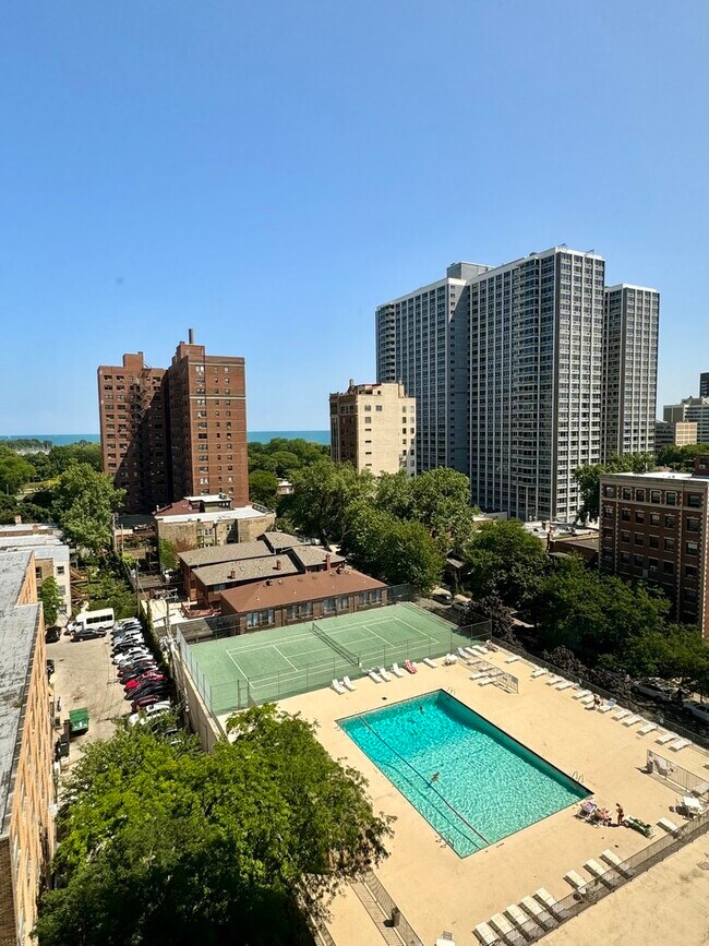 Building Photo - 4343 N Clarendon Ave