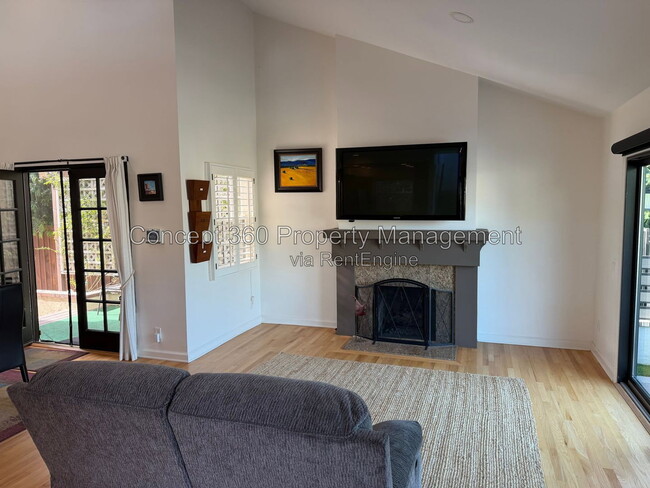 Building Photo - 237 Novara Dr