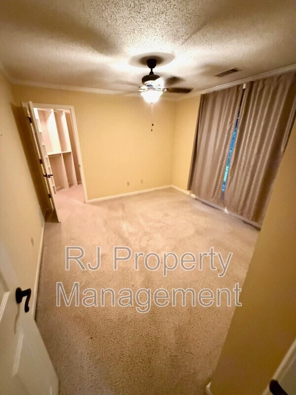 Building Photo - 8610 Dena Cove W