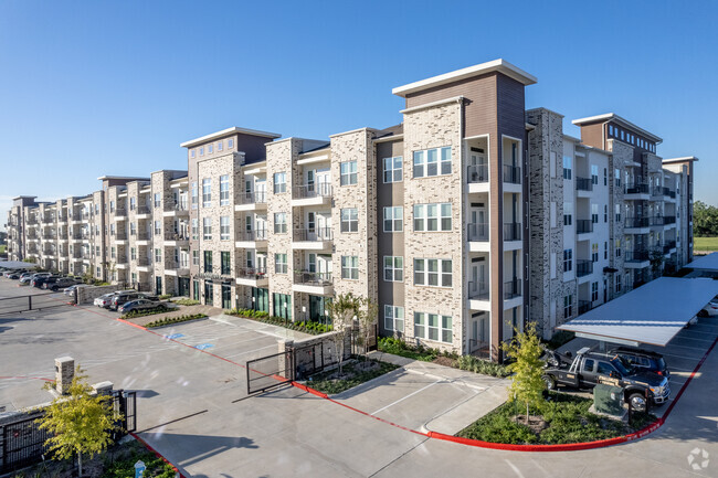 Building Photo - The Reserve at Baybrook