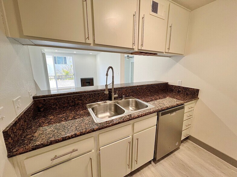 Building Photo - 3715 S Canfield Ave