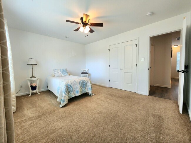 Building Photo - 4 Bedroom Single Family Home near Naval Station Norfolk