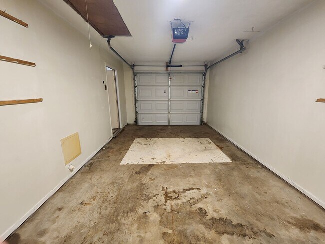Building Photo - Welcome to your dream home! Beautiful 3 be...