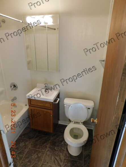 Building Photo - 10 Riverview St