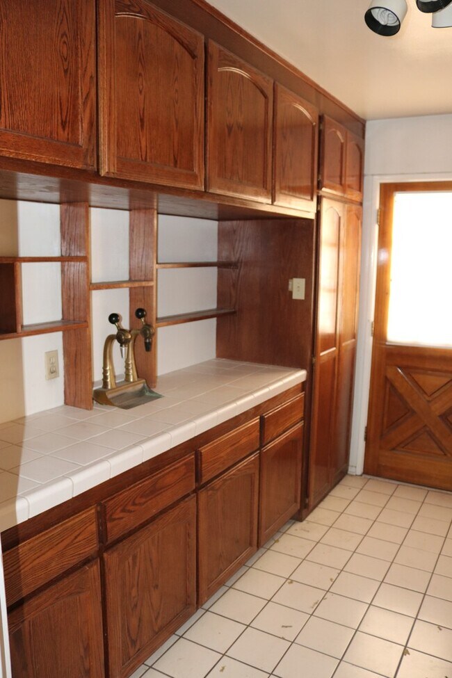 Building Photo - 19275 Symeron Rd