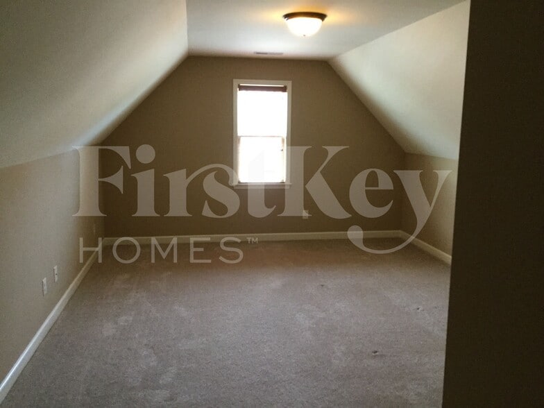 Building Photo - 293 Majestic Oak Dr