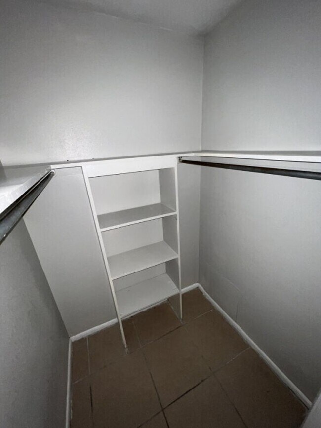 Building Photo - Weston St.