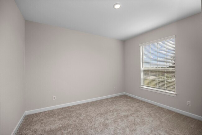 Building Photo - 3210 Banyan Dr