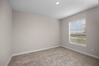 Building Photo - 3210 Banyan Dr