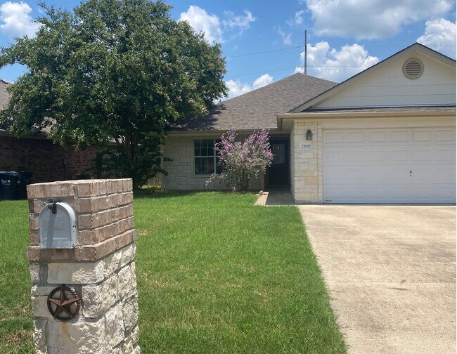 Building Photo - "Charming 3-Bedroom Retreat in College Station with Spacious Living!"