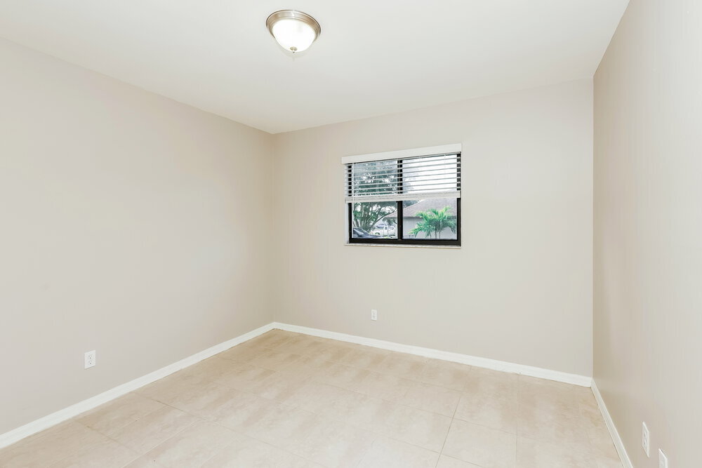 Building Photo - 2126 SW 14th Ave