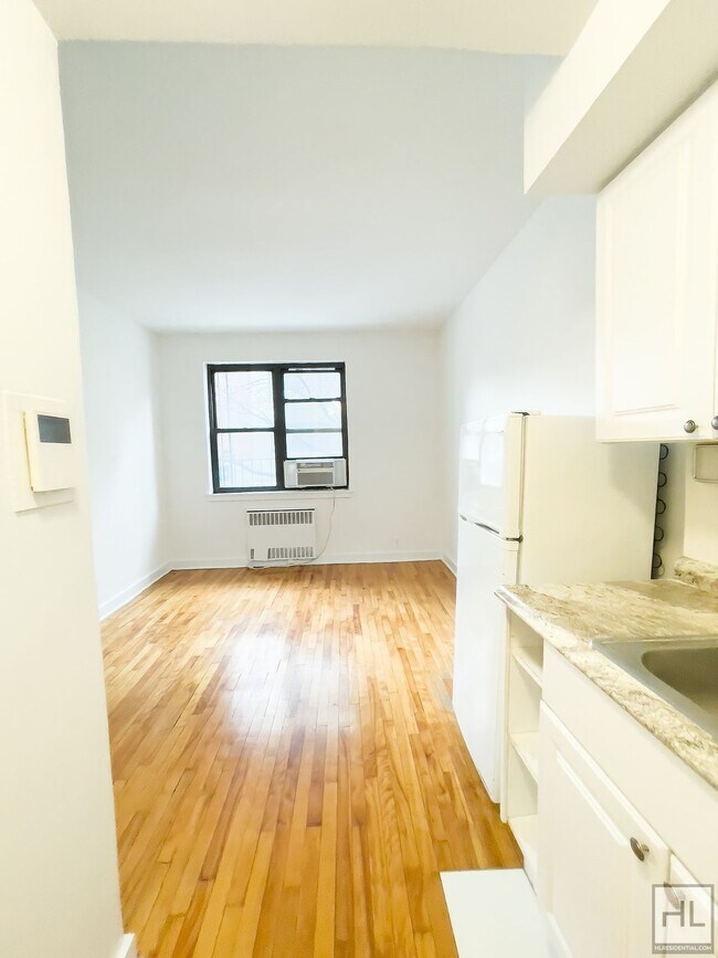 Primary Photo - East 61 Street
