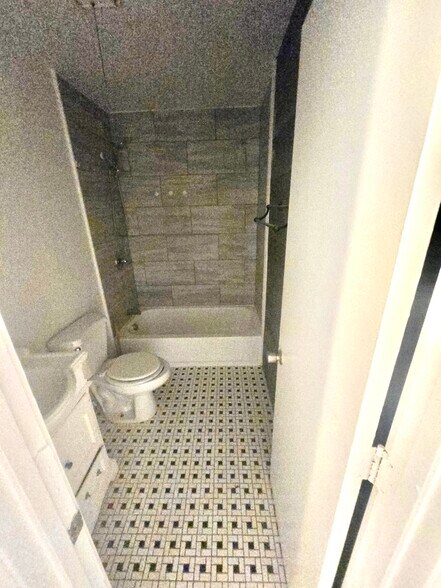 Building Photo - 434 Boomer Ferguson School Rd