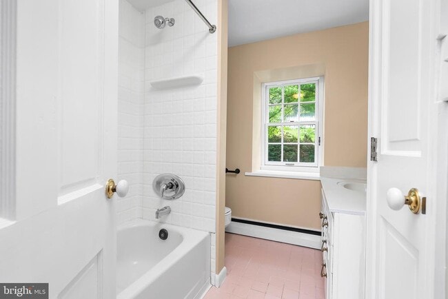 Building Photo - 607 E Wheel Rd