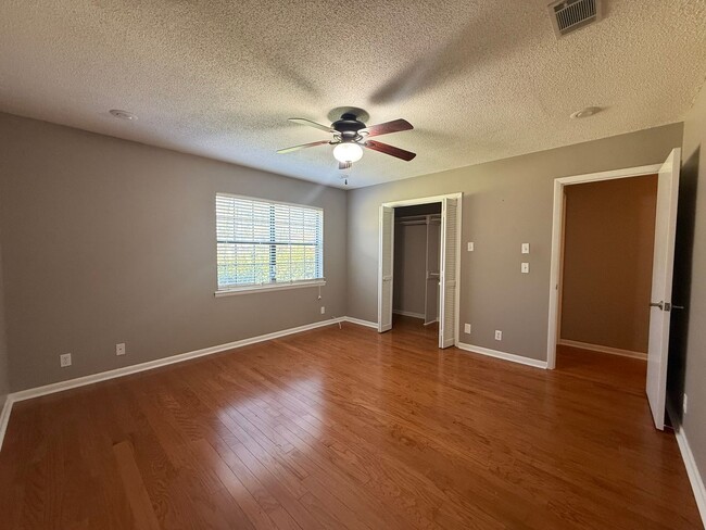 Building Photo - 133 River Ridge Rd