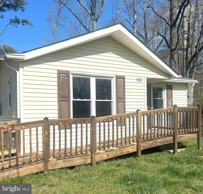 Building Photo - 90 Charles Way