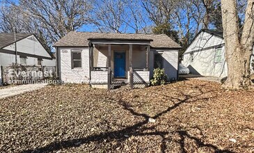 Building Photo - 3 Bed/2 Bath Home with In-Unit Laundry / Vouchers Accepted / Available Now!