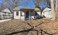 Building Photo - 3 Bed/2 Bath Home with In-Unit Laundry / Vouchers Accepted / Available Now!