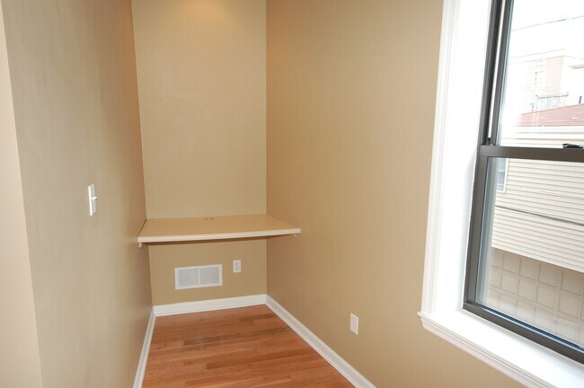 Small cubby for office - 5832 Pierce St