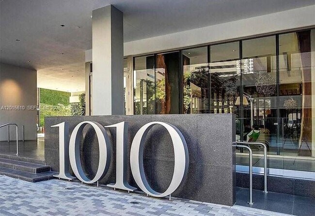 Building Photo - 1010 Brickell Ave