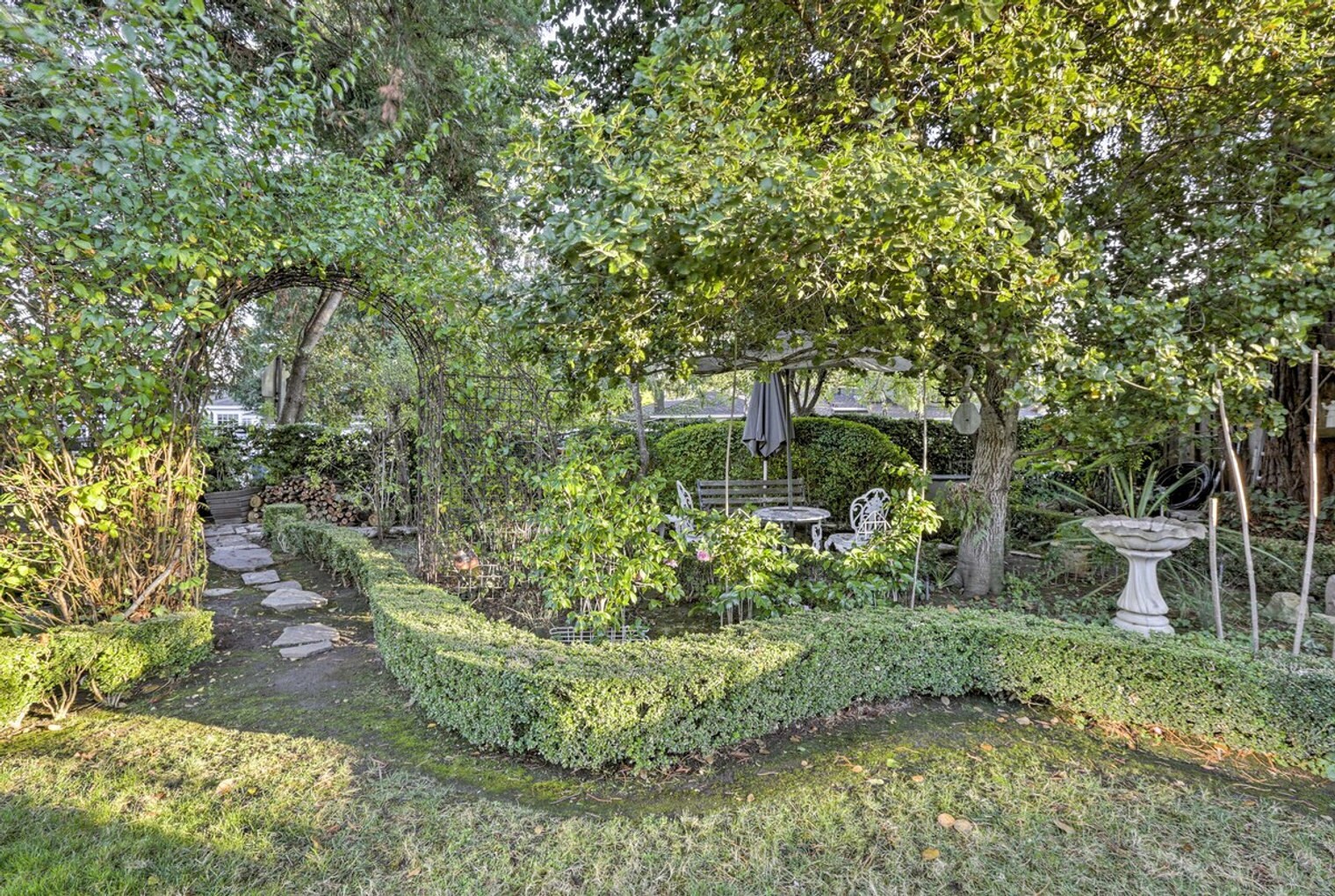 Building Photo - 1942 Cno. A Los Cerros