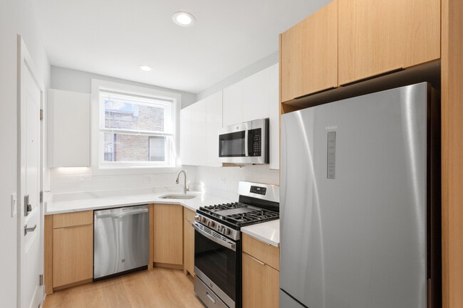 Building Photo - 7383 N Damen Ave