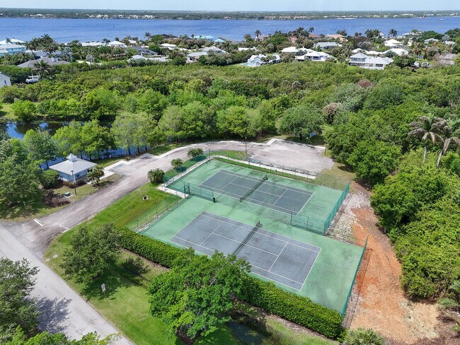 Building Photo - 2233 NW 22nd Ave