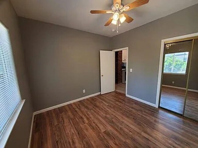 Building Photo - Charming duplex available Oct 15th.