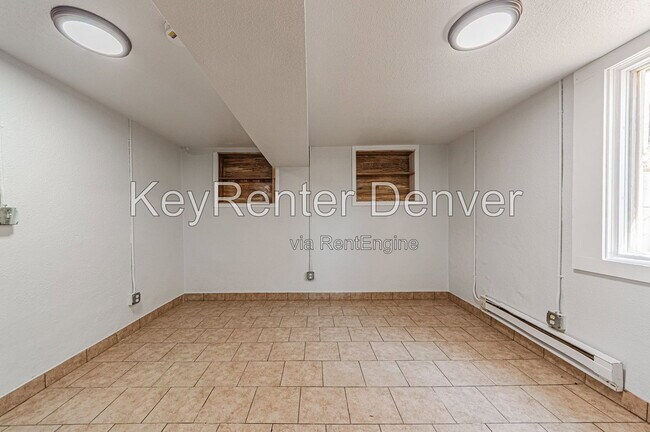 Building Photo - 929 5th St