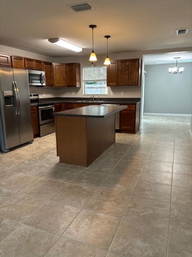 Building Photo - Must See! Renovated 3/2 Block Home Close To River! Water and Lawn Care Included