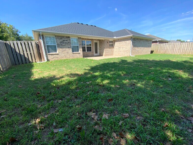 Building Photo - 3605 SW Carriageway Ave