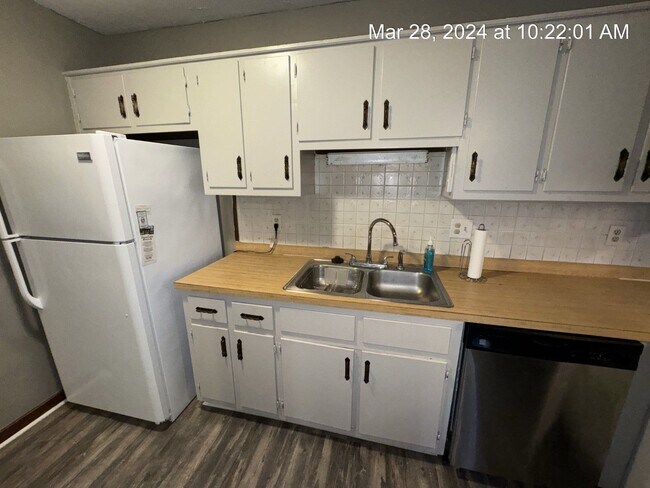 Building Photo - 6468 Kelmscot Ct