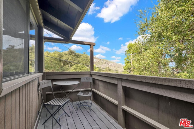 Building Photo - 2039 Tuna Canyon Rd