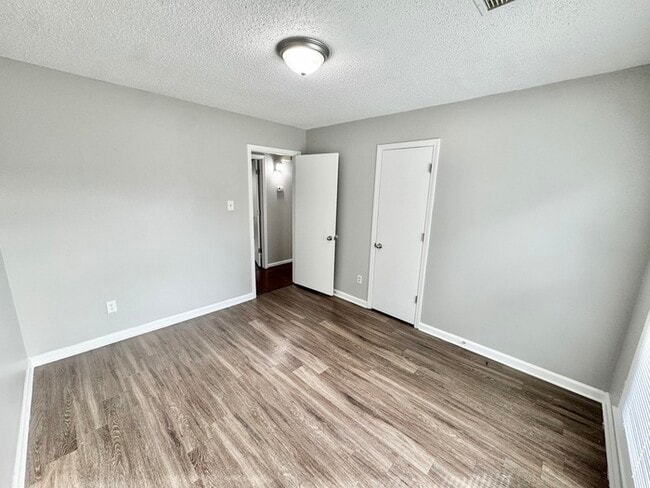 Building Photo - 6184 Holly Park Dr