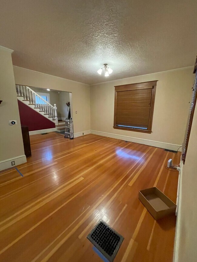 Building Photo - 2002 NE 13th Ave