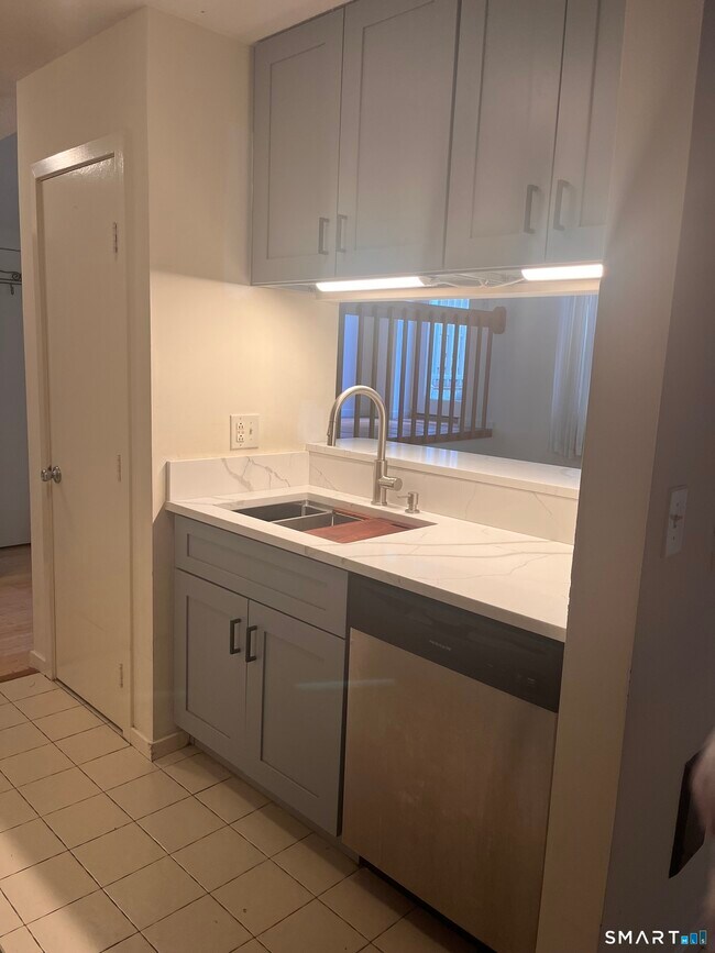 Building Photo - 83 Washington St