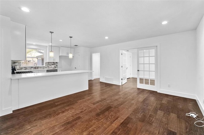 Building Photo - 6414 Kenilworth Dr