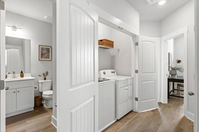 Building Photo - 1575 Cedars Rd SE